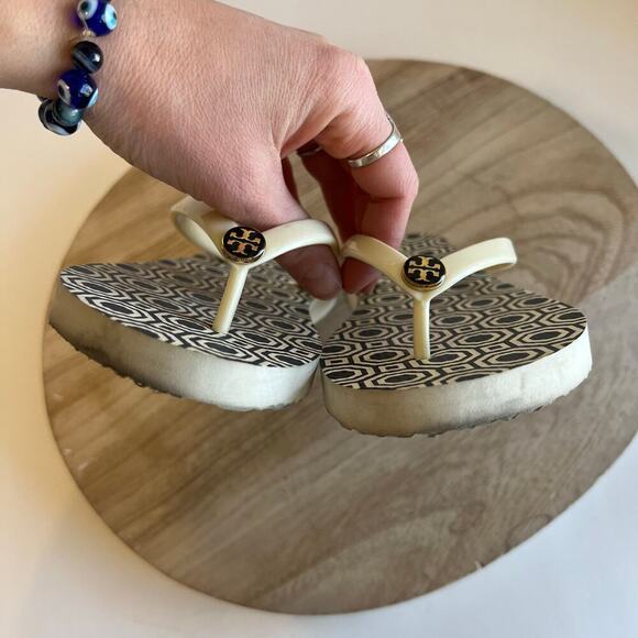 Tory Burch Blue & White Pattern Embellished Logo Flip Flop Sandal Size 6 - Picture 5 of 10